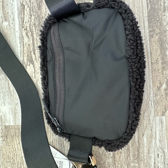 Lululemon everywhere fleece belt bag - Picture 3 of 6